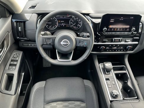 New 2025 Nissan Pathfinder SV w/ Black Appearance Package image 11