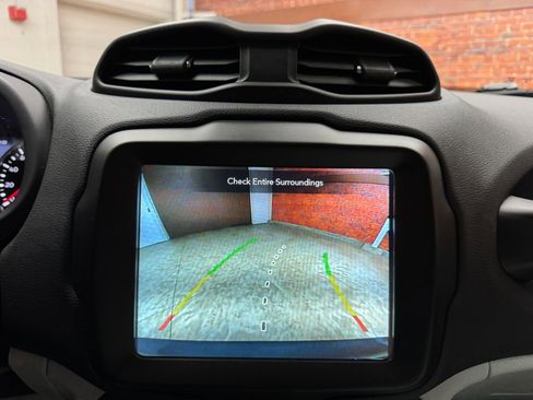 Used 2022 Jeep Renegade Limited AWD/4WD image 23