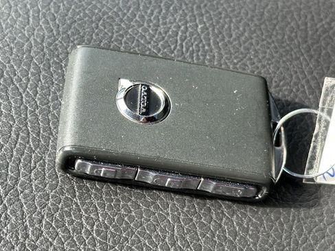 Used 2018 Volvo XC90 T5 Momentum w/ Convenience Package image 14