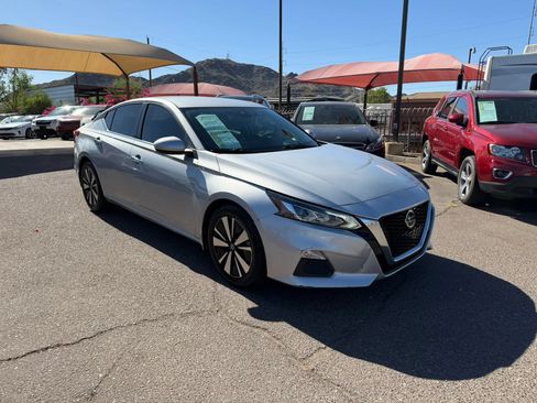 Used 2021 Nissan Altima 2.5 SV FWD image 3