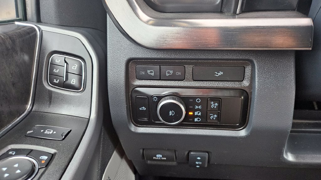 Used 2024 Ford F250 Lariat w/ Lariat Ultimate Package AWD/4WD image 44