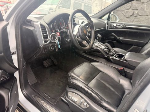 Used 2016 Porsche Cayenne image 18