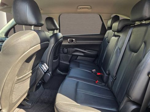 Used 2023 Kia Sorento LX FWD image 14
