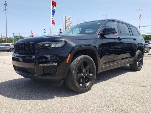 Used 2023 Jeep Grand Cherokee L Limited w/ Black Appearance Package AWD/4WD image 8