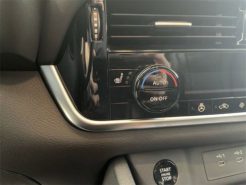 Certified 2024 Nissan Rogue SL image 31