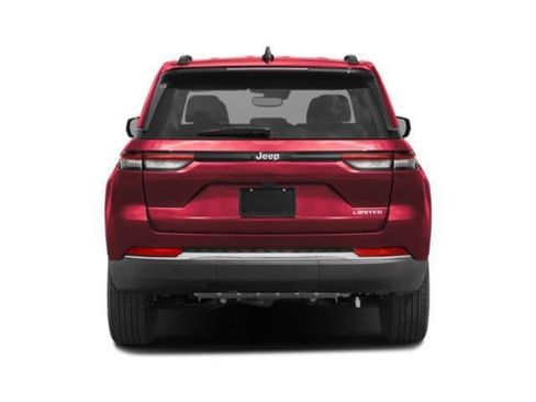 Used 2022 Jeep Grand Cherokee Altitude AWD/4WD image 5