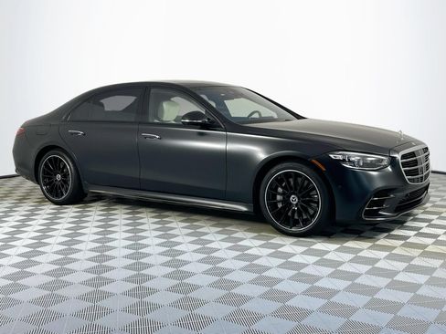 Used 2023 Mercedes-Benz S 580 4MATIC Sedan w/ AMG Line image 3