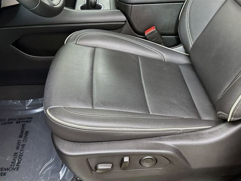 Used 2024 Chevrolet Suburban Premier AWD/4WD image 22