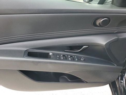 Certified 2025 Hyundai Elantra Sport image 21