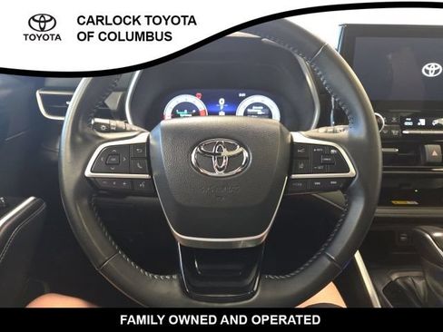 Used 2025 Toyota Highlander XSE AWD/4WD image 25