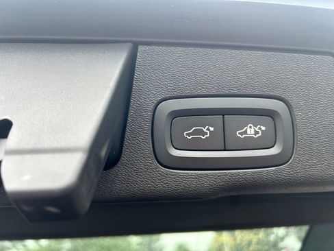 Used 2019 Volvo XC60 T6 Momentum w/ Multimedia Package AWD/4WD image 19