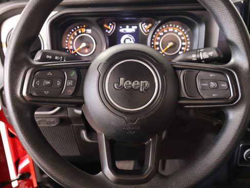 Used 2025 Jeep Gladiator Sport AWD/4WD image 3