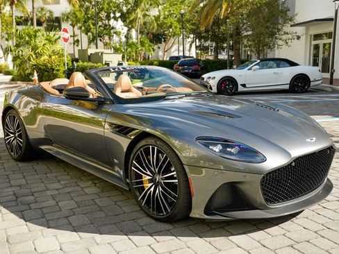 Used 2023 Aston Martin DBS Volante image 37
