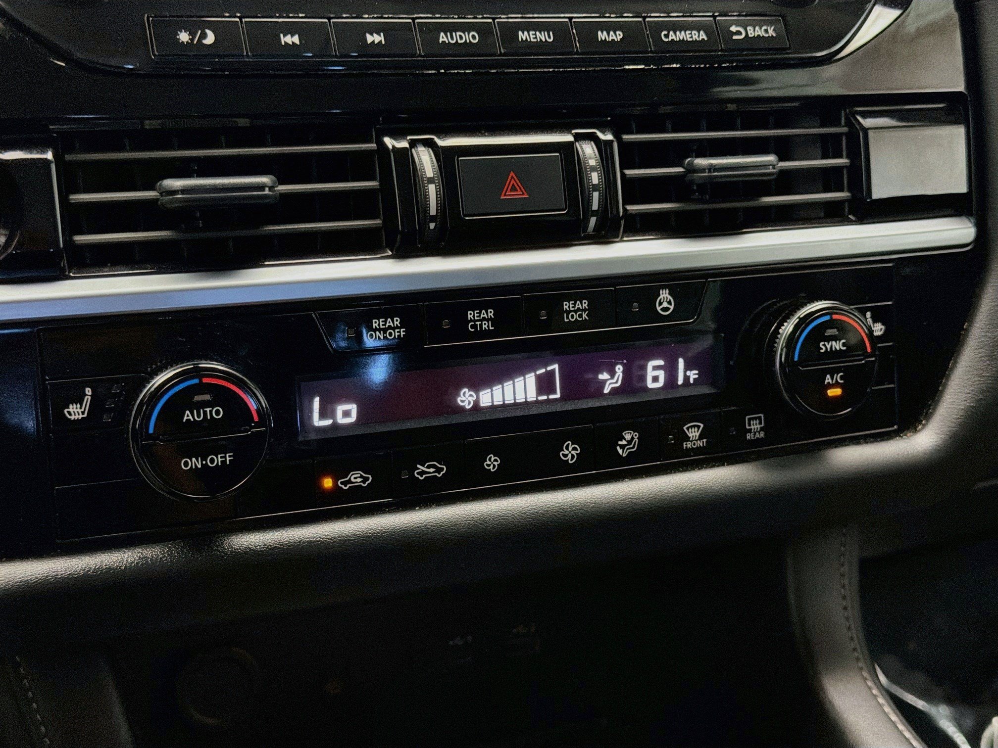 Used 2025 Nissan Pathfinder SL FWD image 10