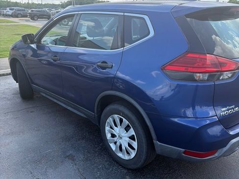 Used 2017 Nissan Rogue S FWD image 2