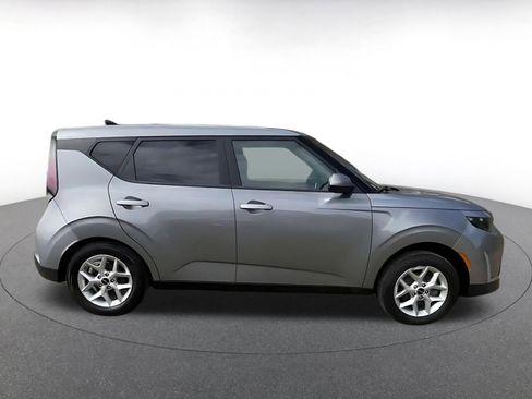 Used 2025 Kia Soul LX w/ LX Technology Package FWD image 16