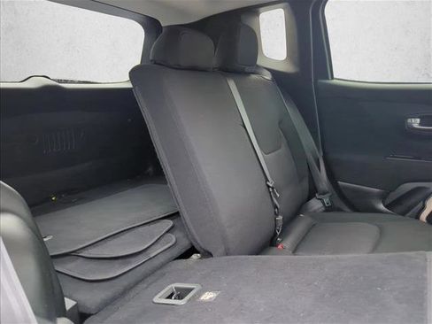 Used 2017 Jeep Renegade Latitude image 23