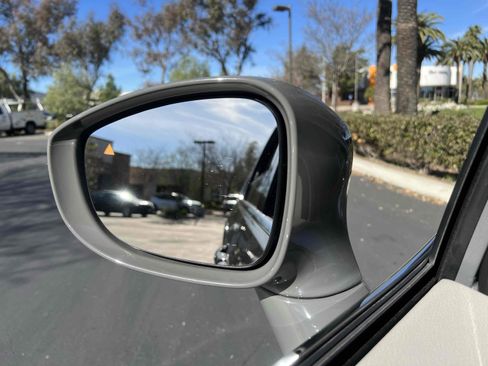 Used 2022 Chrysler Pacifica Touring-L image 11