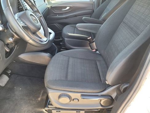 Used 2017 Mercedes-Benz Metris Passenger image 22