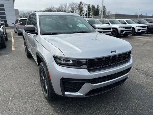 New 2026 Jeep Grand Cherokee Altitude AWD/4WD image 3