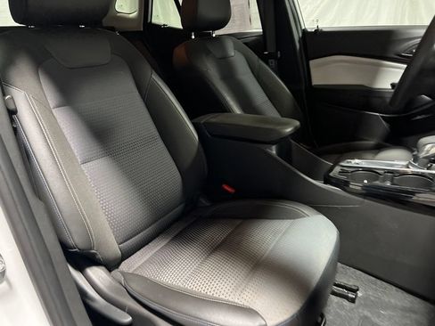 Used 2025 Chevrolet Trax LT FWD image 9