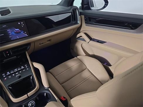 New 2026 Porsche Cayenne E-Hybrid image 24