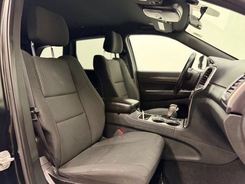 Used 2019 Jeep Grand Cherokee Laredo AWD/4WD image 19