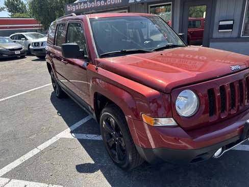 Used 2012 Jeep Patriot Latitude w/ Altitude Pkg AWD/4WD image 13