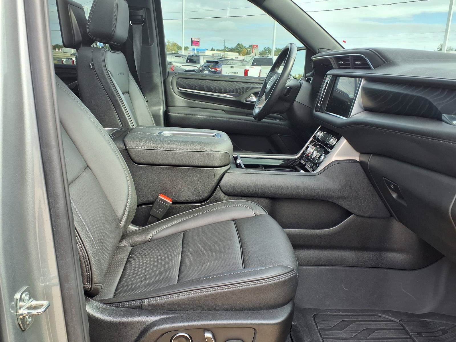 Used 2024 GMC Yukon Denali w/ Advanced Technology Package AWD/4WD image 15
