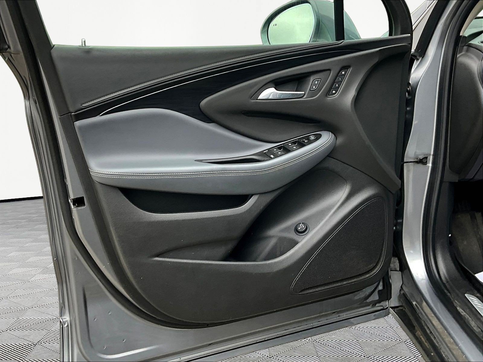 Used 2019 Buick Envision Essence FWD image 20