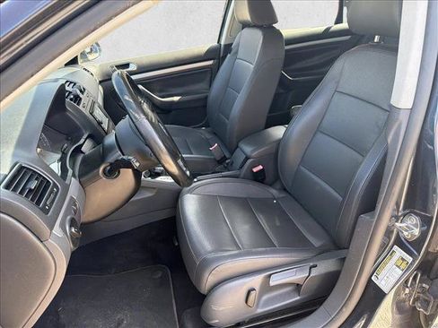 Used 2009 Volkswagen Jetta SE FWD image 11
