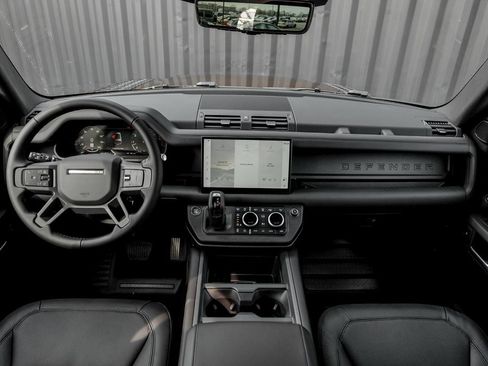 Used 2025 Land Rover Defender 130 S image 22