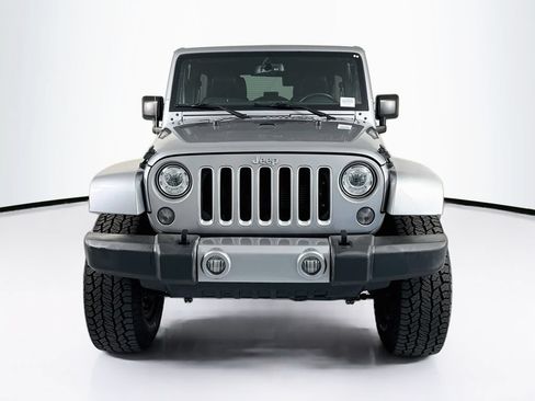 Used 2017 Jeep Wrangler Unlimited Sahara w/ Connectivity Group AWD/4WD image 2