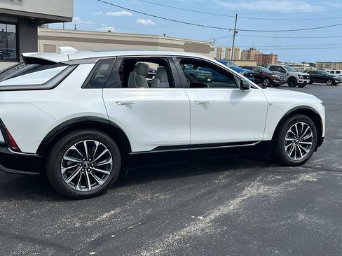 Used 2024 Cadillac Lyriq Sport image 3