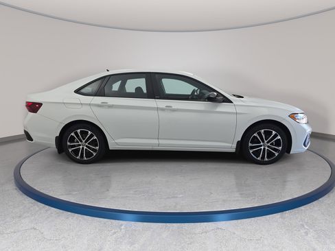 Used 2023 Volkswagen Jetta Sport FWD image 4
