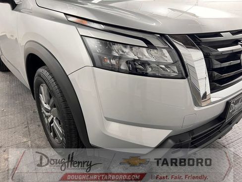 Used 2025 Nissan Pathfinder SV FWD image 10