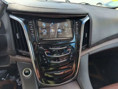 Used 2017 Cadillac Escalade ESV Premium Luxury image 4