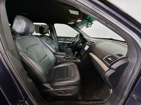 Used 2017 Ford Explorer XLT w/ Equipment Group 202A image 29