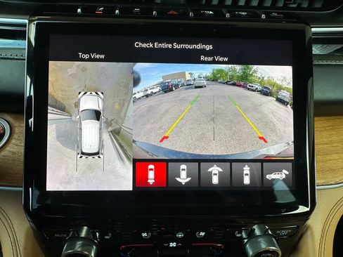 Used 2023 Jeep Grand Cherokee L Summit AWD/4WD image 8
