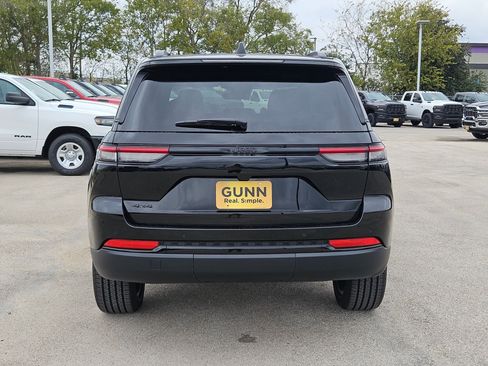 New 2025 Jeep Grand Cherokee Altitude image 4