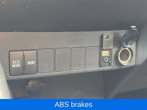 Used 2018 Toyota RAV4 XLE AWD/4WD image 23