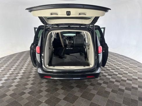 Used 2020 Chrysler Voyager Lxi FWD image 15