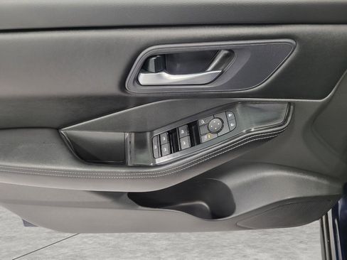 Used 2025 Nissan Rogue SV image 26