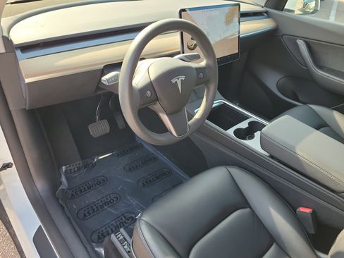 Used 2021 Tesla Model Y Long Range image 24