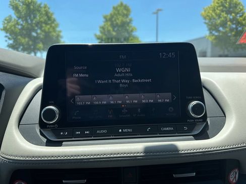 Certified 2025 Nissan Rogue SV FWD image 17