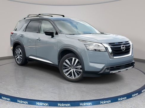 Used 2022 Nissan Pathfinder Platinum w/ Cargo Package image 6