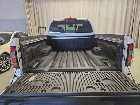 New 2025 Nissan Frontier SV w/ SV Convenience Package RWD image 12