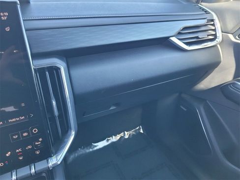 Certified 2025 GMC Acadia Elevation image 28