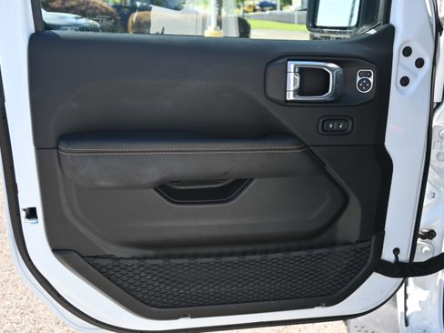 Used 2025 Jeep Wrangler Unlimited Sahara AWD/4WD image 14