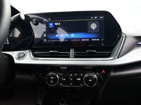 Used 2025 Chevrolet Trax LT w/ Driver Confidence Package FWD image 23